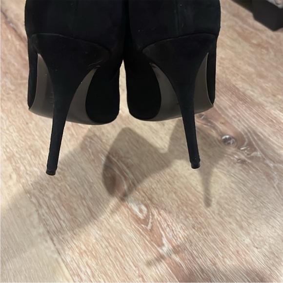 Alexander McQueen Black and Gold Women's Ankle Boots - Picture 4 of 8